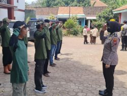 Polwan Polres Situbondo Latih Linmas Persiapan Pengamanan Pilkades