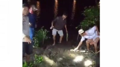 Penemuan Mayat Terkubur Lumpur Di muara Sungai,