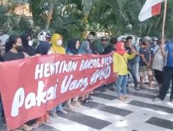 Ribuan Massa Gelar Aksi di Depan KPU Banyuwangi, Tuntut Pilkada Bersih
