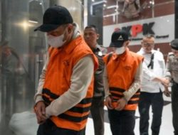 Salah satu bukti tumpulnya taring KPK di tahun 2024 ini adalah 43 Tersangka Korupsi belum berhasil mereka tangkap puluhan diantaranya tersangka korupsi Asal Jawa Timur