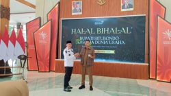 Perhutani Bondowoso Serahkan 1.000 Bibit Jati dan Mahoni pada Halal Bi Halal Pemkab Situbondo